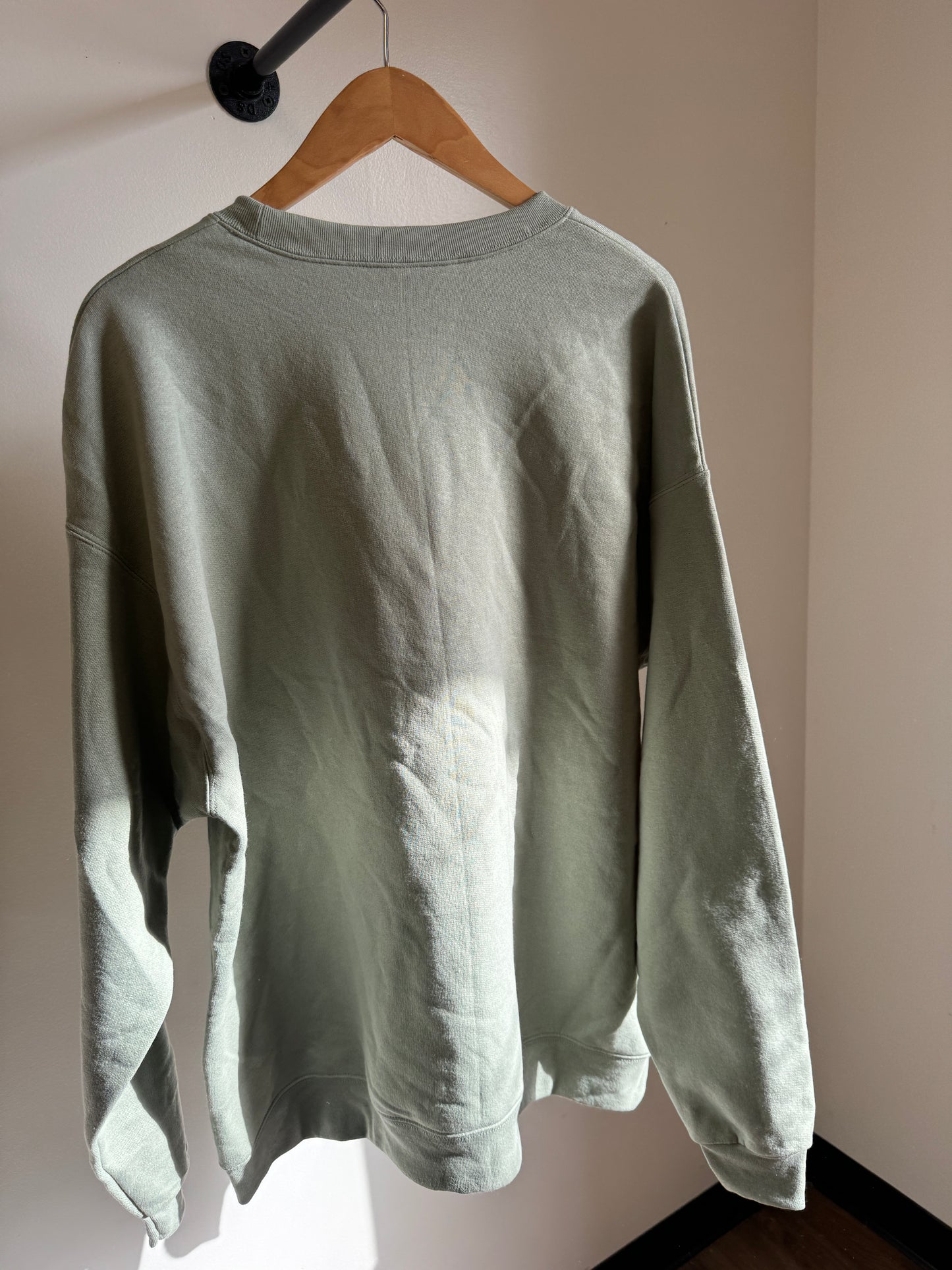 Heavenly made crewneck 🌿