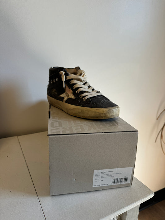 *Luxury brand* sneaker